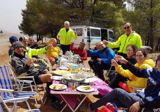 נהנים מהנוף ברכיבה בהרי האטלס וכפרי הברברים במרוקו